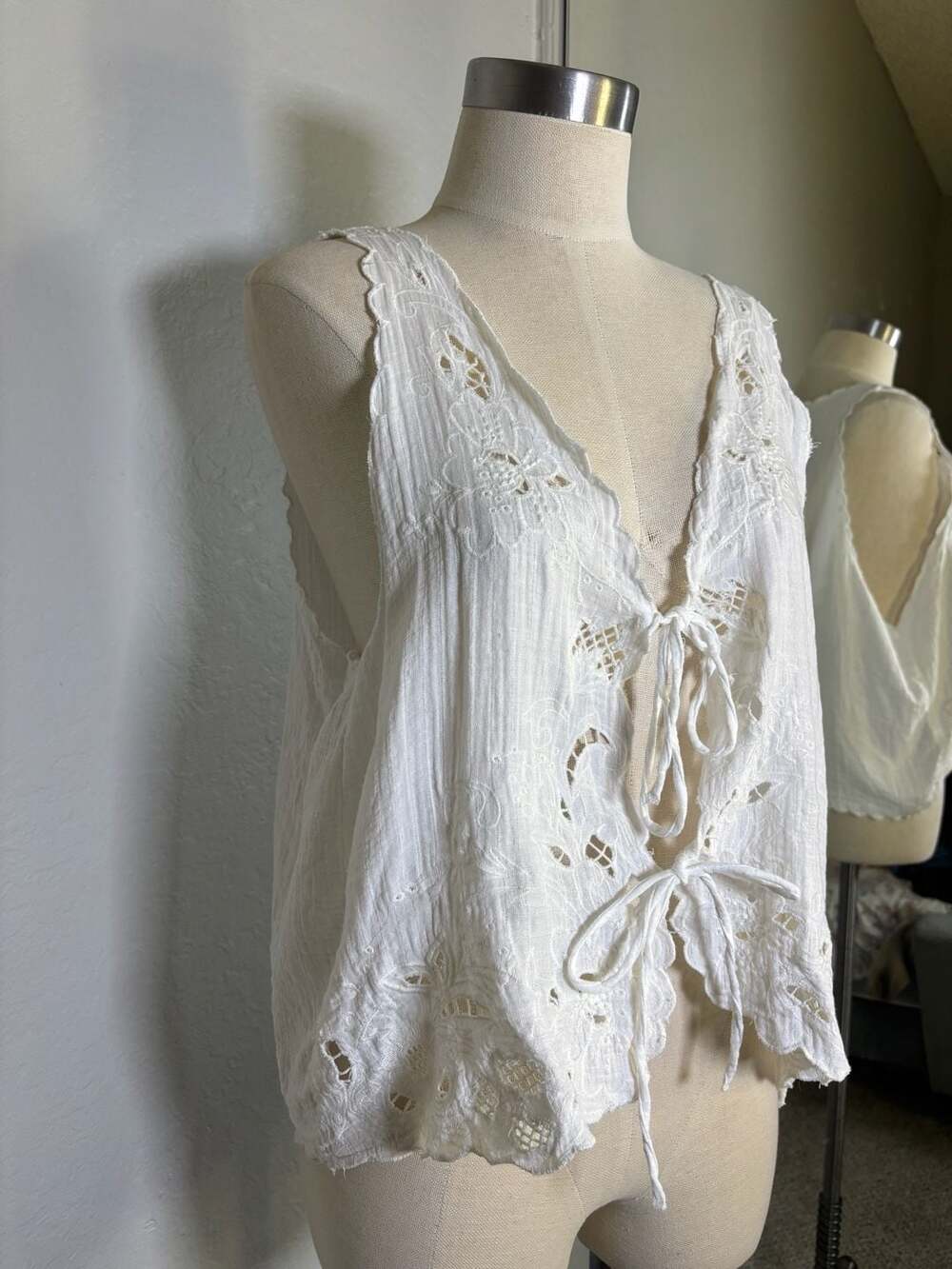 Zara White Cotton Eyelet Lace Tie-Front Cropped Blouse